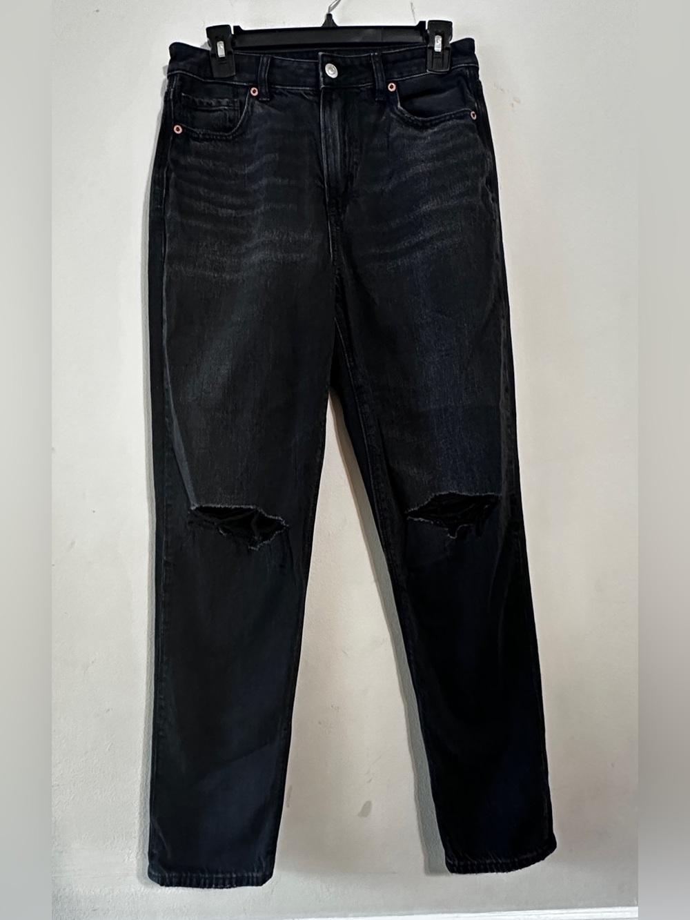 🖤 American Eagle Strigid High Rise Ripped Mom Jeans Size 4
